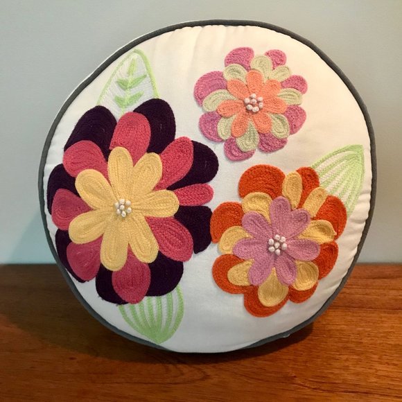 PB Teen circular throw pillow - Picture 1 of 4